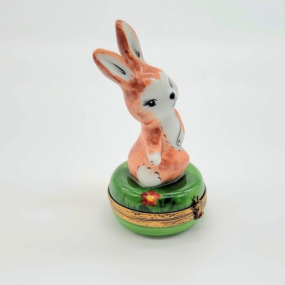 Authentic Limoges Easter Bunny on Egg Hunt Trinket Box, Peint Main w/ Gold Gilt - Picture 7 of 11